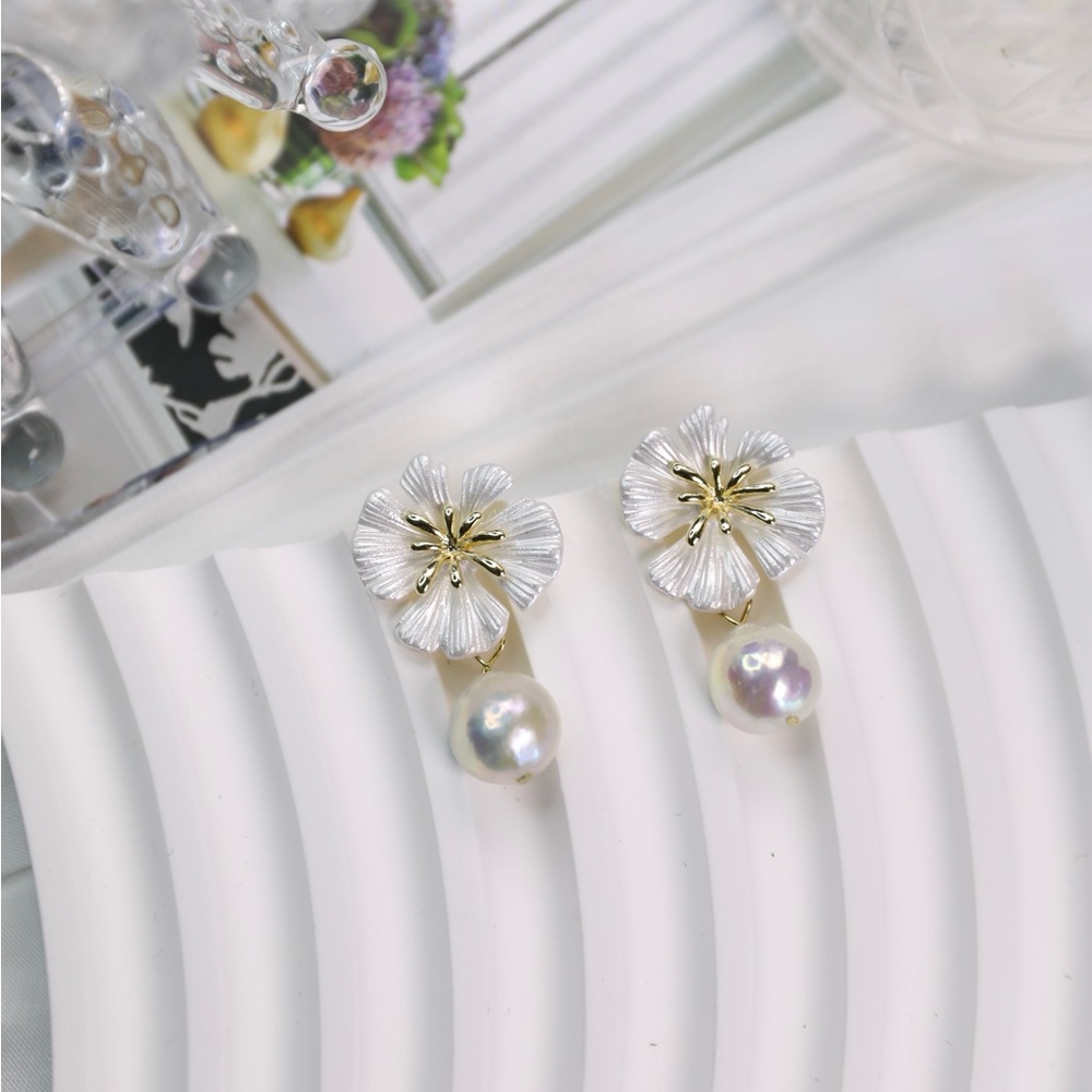 White Flower Baroque Pearl Dangling Earrings Pearl size 10-11mm